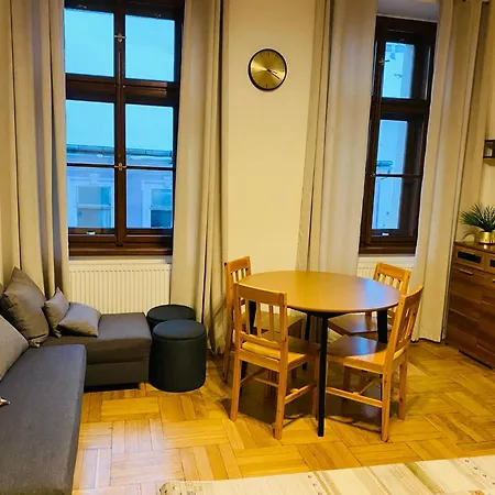 Stylovy Apartman U Velkeho Namesti 2, Wi-Fi, Netflix, Vana Hradec Kralove Exterior photo